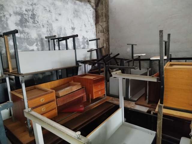ARMARIOS, CADEIRAS, SOFAS, PRATELEIRAS, ETC