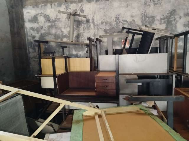 ARMARIOS, CADEIRAS, SOFAS, PRATELEIRAS, ETC
