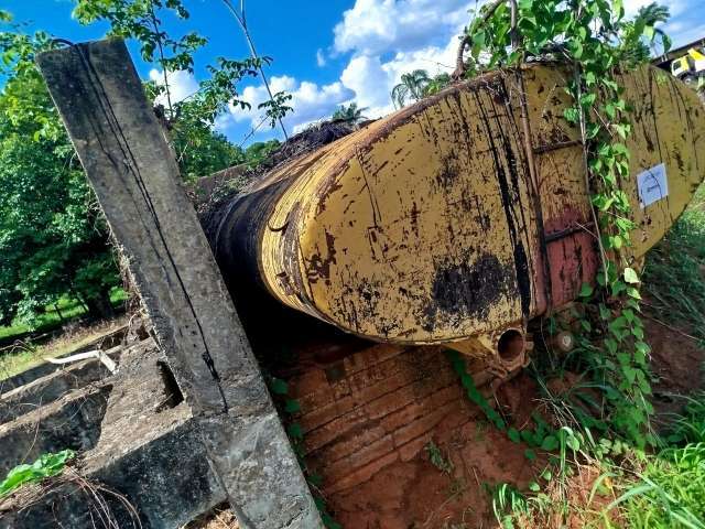 2 RESERVATORIOS PARA ASFALTO (TANQUE)