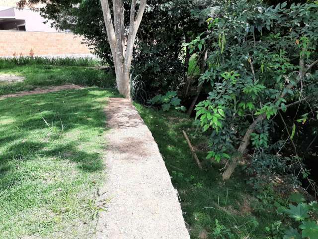 Terreno de esquina c/ 323,05m² no Parque São José, em Vinhedo/SP