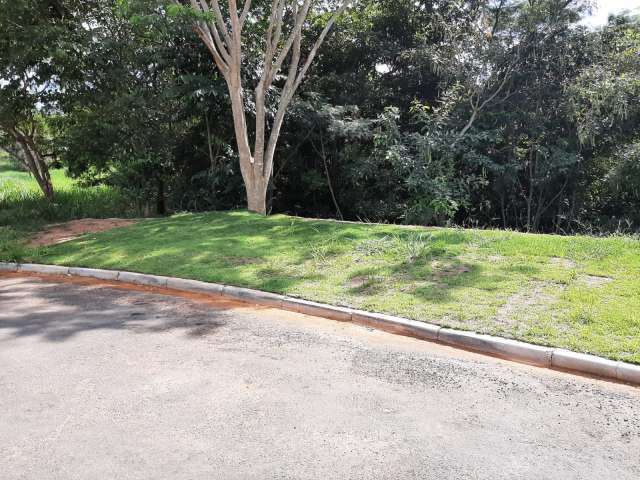 Terreno de esquina c/ 323,05m² no Parque São José, em Vinhedo/SP