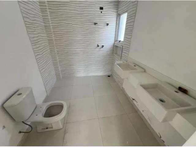 Residência com 3 Suítes, Piscina e Vista Panorâmica para Área Verde